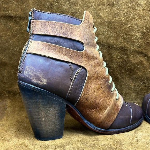 Freebird Heeled Ankle Boots - Picture 4 of 11